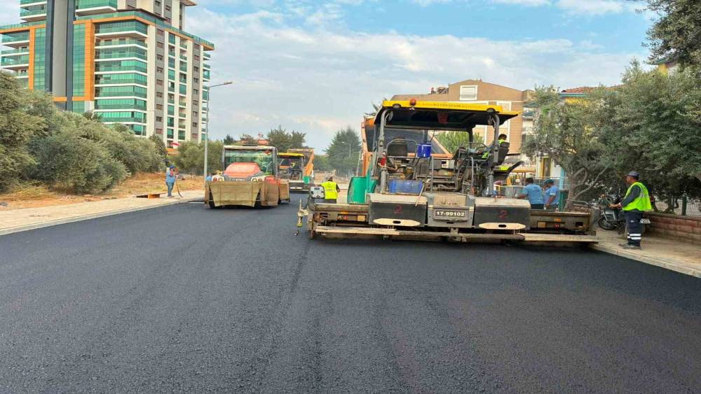 Aydın B&uuml;y&uuml;kşehir&rsquo;in yol &ccedil;alışmaları s&uuml;r&uuml;yor
