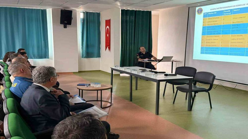 İncirliova&rsquo;da okulların g&uuml;venliği i&ccedil;in tedbirler masaya yatırıldı
