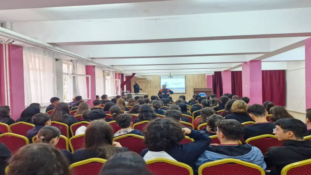 Liseli &ouml;ğrenciler afetlere karşı bilin&ccedil;leniyor
