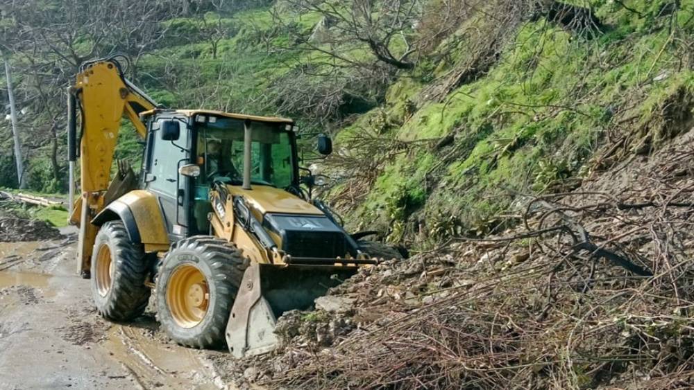 Efeler&rsquo;de kapanan yollar a&ccedil;ılıyor
