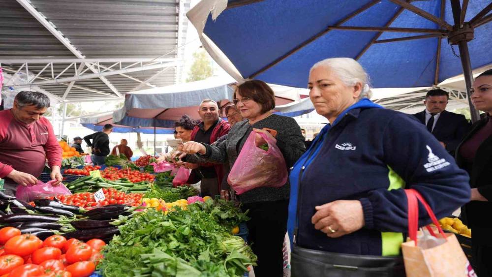 BAŞKAN GEN&Ccedil;AY PAZAR ESNAFI İLE BAYRAM &Ouml;NCESİ BİR ARAYA GELDİ