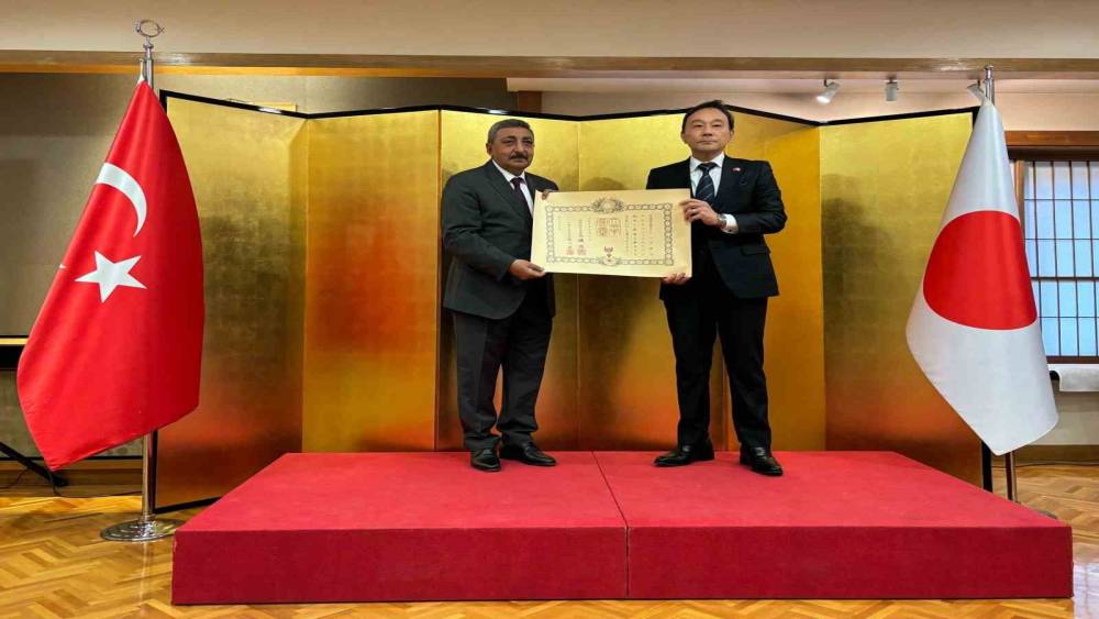 Aydın’ın başarılı müdürü Mumcu’ya Japonya İmparatorluk Nişanı verildi
