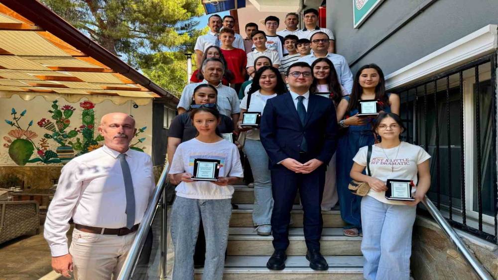 Bozdoğan&rsquo;da LGS başarısı g&ouml;steren &ouml;ğrenciler &ouml;d&uuml;llendirildi
