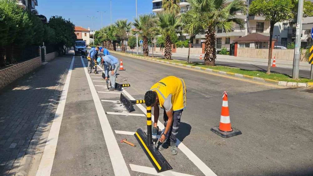 Aydın B&uuml;y&uuml;kşehir, kent genelinde yol yapım ve yenileme &ccedil;alışmalarını s&uuml;rd&uuml;r&uuml;yor
