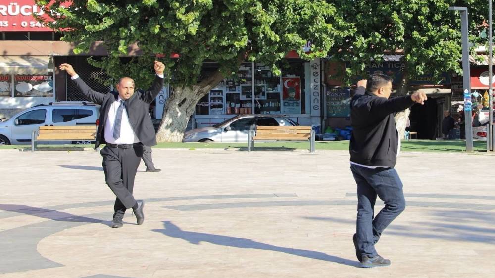 K&ouml;şk&rsquo;te Muhtarlar zeybek oyanayıp g&uuml;nlerini kutladı
