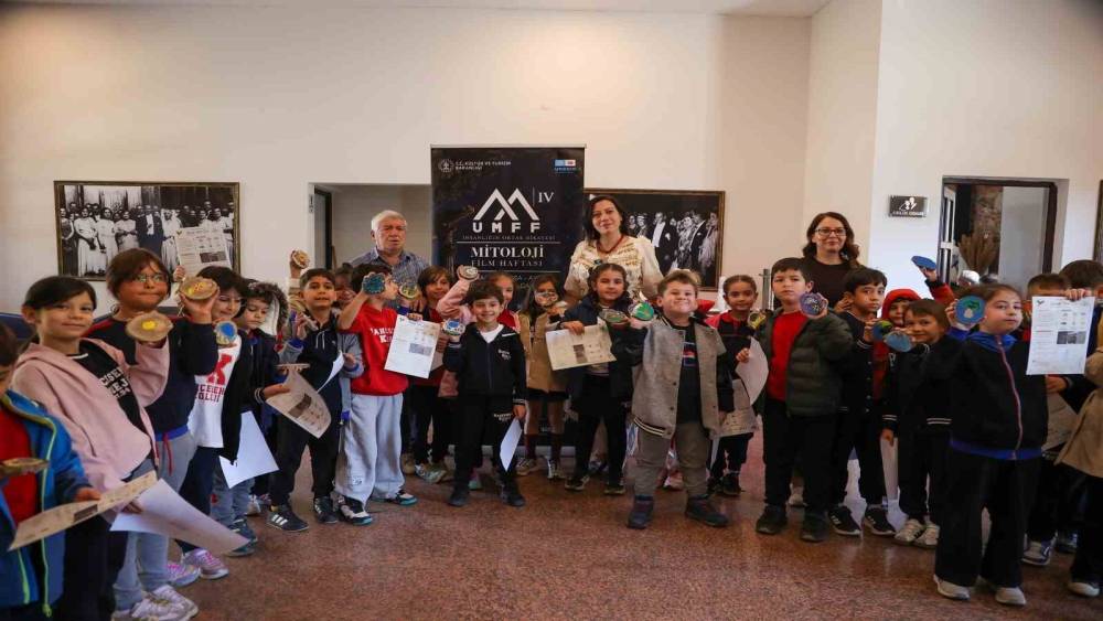 Efeler&rsquo;de tarih, mitoloji ve sanatın festivali başladı

