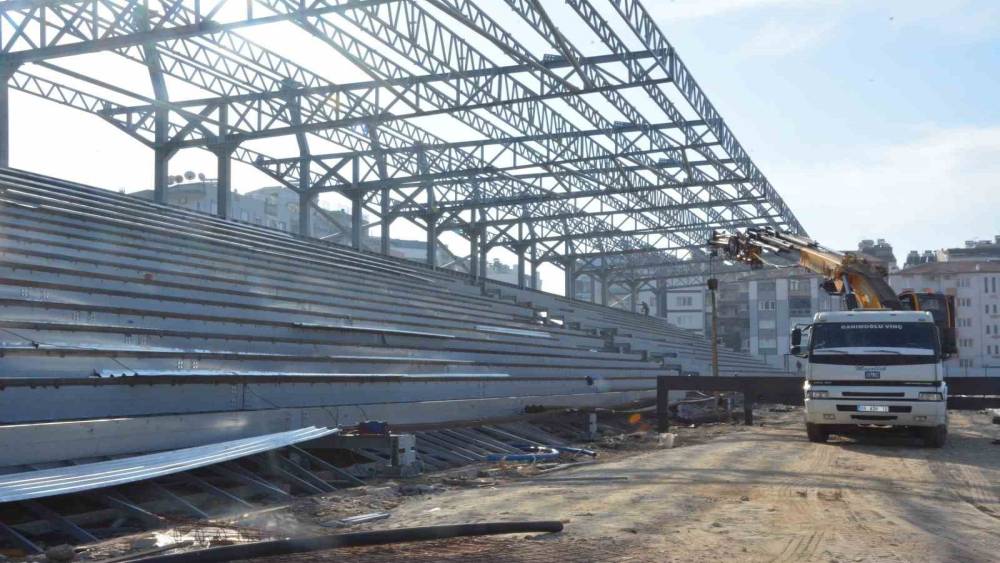 Adnan Menderes Stadı’nda çalışmalar sürüyor
