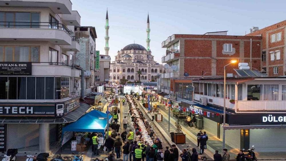 Didim&rsquo;de vatandaşlar, Didim Belediyesi&rsquo;nin iftar sofralarında bir araya geldi