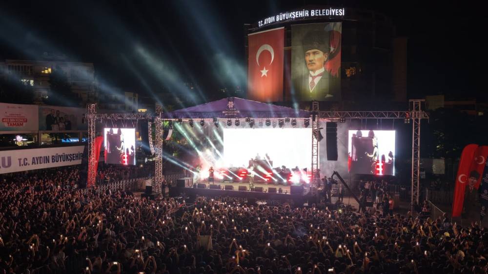 Aydınlılar 19 Mayıs coşkusunu konserle ta&ccedil;landırdı