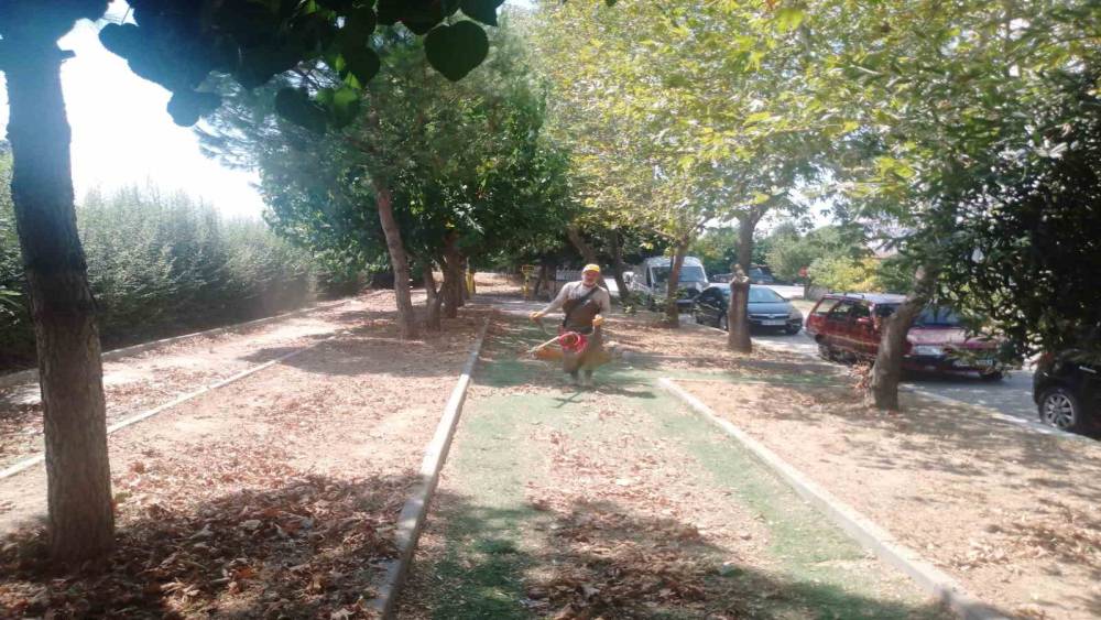 K&ouml;şk&rsquo;te park ve yeşil alanlarda bakım &ccedil;alışmaları s&uuml;r&uuml;yor
