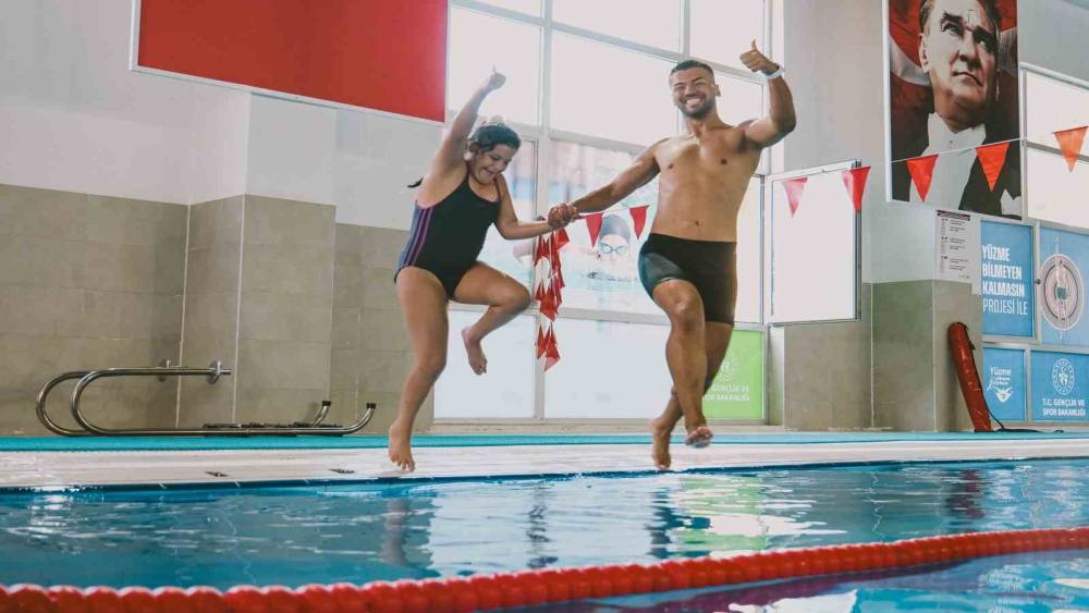 &Ouml;zel sporcular Pınarbaşı Y&uuml;zme Havuzu&rsquo;nda sporla buluşuyor
