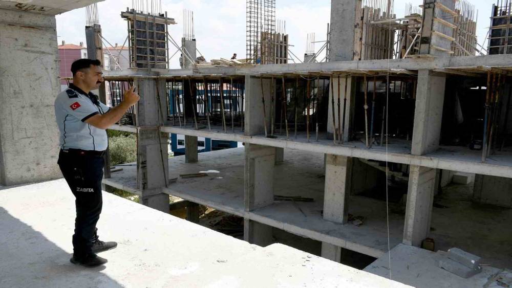 Kuşadası&rsquo;nda inşaat yasağına uymayan firmalara 4 milyon lira ceza
