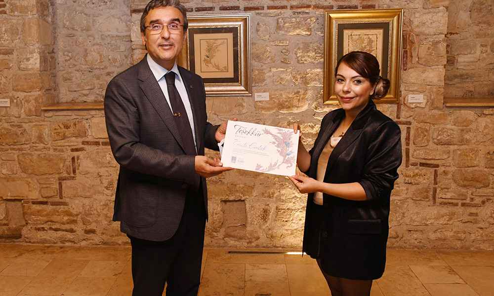 Kuşadası Tezhip Sanatçısı Sevda Emlak’ın Bab-ı Aşk isimli sergisine ev sahipliği yapıyor