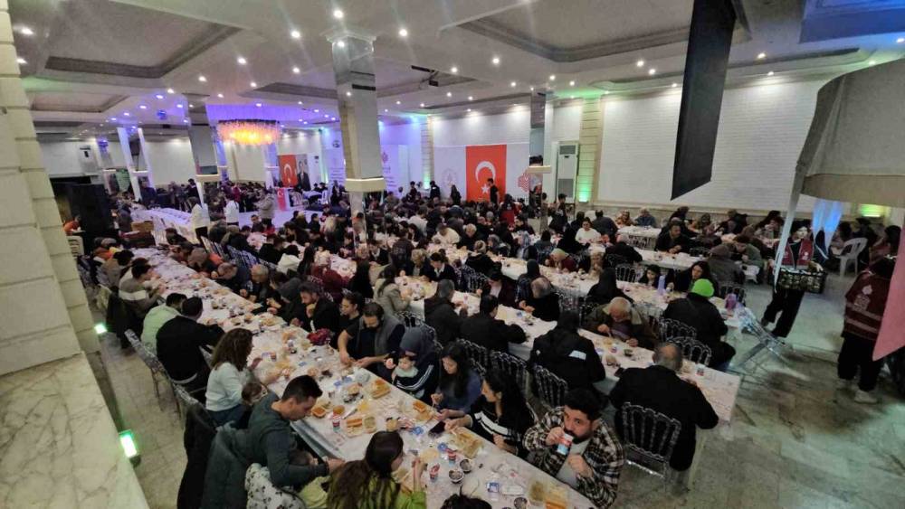 Nazilli&rsquo;de vatandaşlar Vakıflar M&uuml;d&uuml;rl&uuml;ğ&uuml;&rsquo;n&uuml;n iftarında buluşuyor