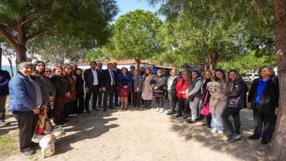 Başkan Gen&ccedil;ay vatandaşlarla bayramlaştı
