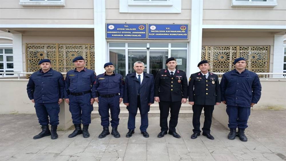 Kaymakam Abay, bayramda g&uuml;venlik g&uuml;&ccedil;lerini yalnız bırakmadı

