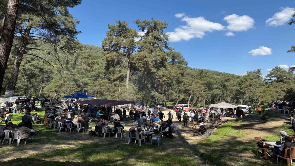 Aydın&rsquo;daki 41 yıllık gelenek vatandaşları aynı sofrada buluşturdu
