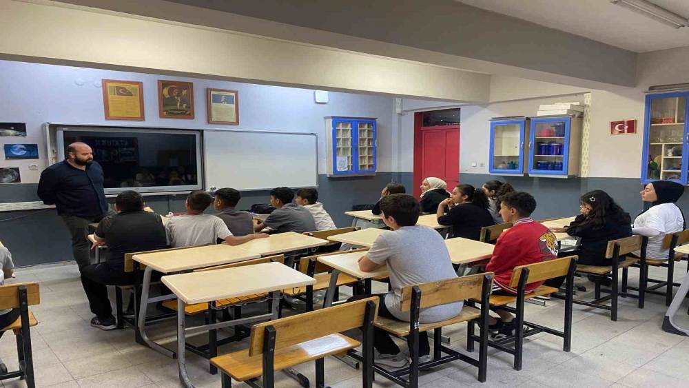 Söke Belediyesi sınavlar öncesi öğrencilerin yanında
