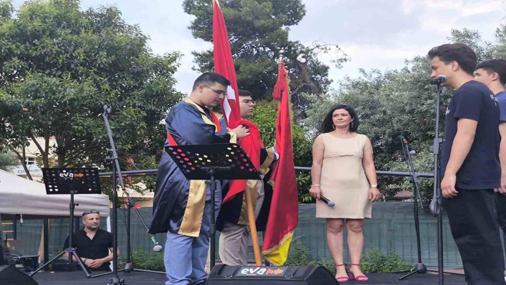 Aydın Lisesi&rsquo;nde mezuniyet coşkusu
