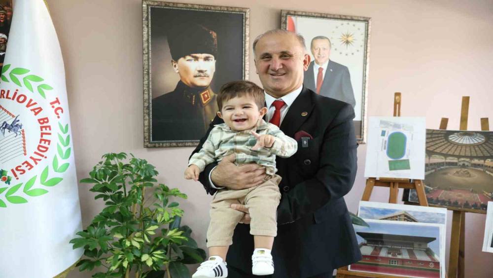 Başkan Kaya, minik Teoman ile buluştu

