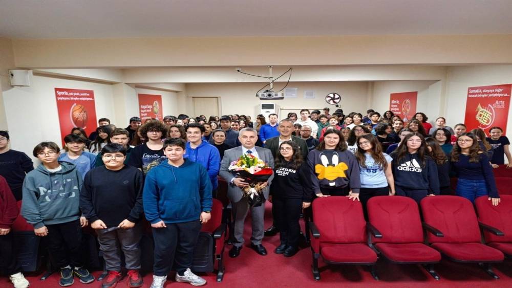 İncirliova Kaymakamı Abay, &ouml;ğrencilerle Kariyer G&uuml;nleri&rsquo;nde buluştu