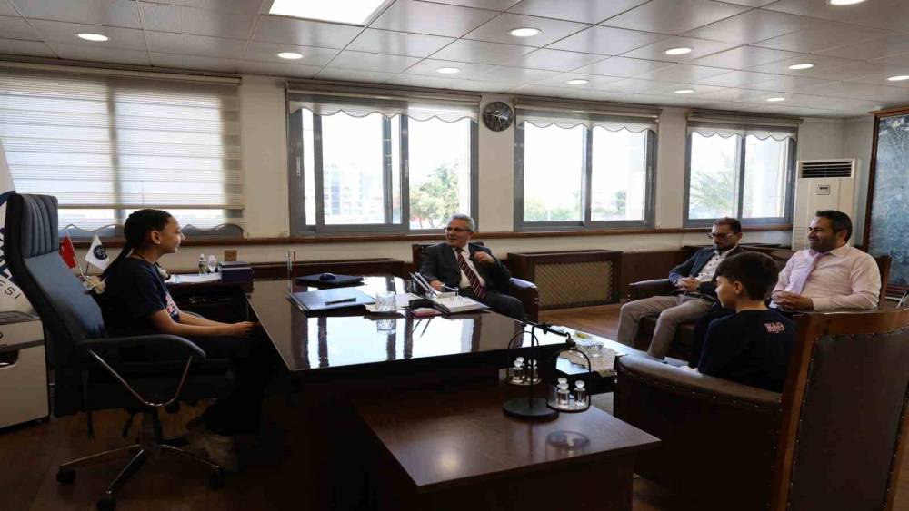 Minik başkanlar 23 Nisan&rsquo;da Nazilli Belediyesi&rsquo;nde g&ouml;rev başına ge&ccedil;ti
