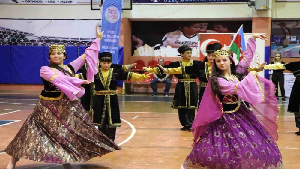 Efeler’de Uluslararası Halk Dansları Festivali gerçekleştirildi
