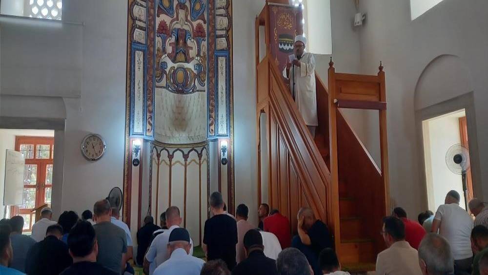 Cuma hutbesinde sanal kumar ve sosyal medya uyarısı
