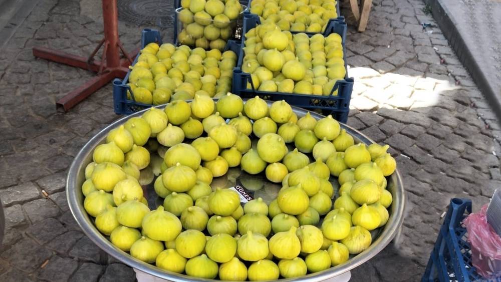 İNCİR 250 TL'YE TEZGAHLARDA SATIŞTA 