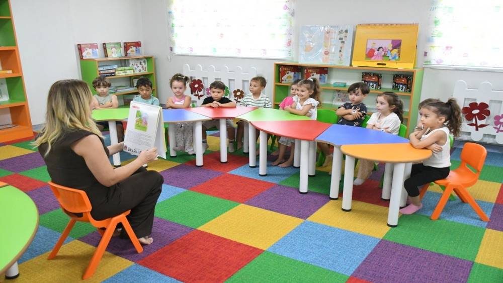 Kuşadası&rsquo;nda miniklerin eğitim yolculuğu &Ccedil;ocuk Gelişim Merkezi&rsquo;nde s&uuml;r&uuml;yor
