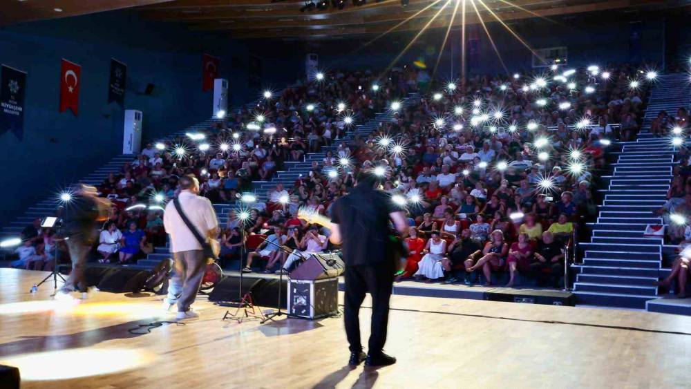 Aydın B&uuml;y&uuml;kşehir Belediyesi&rsquo;nden Didim&rsquo;de yaz konseri
