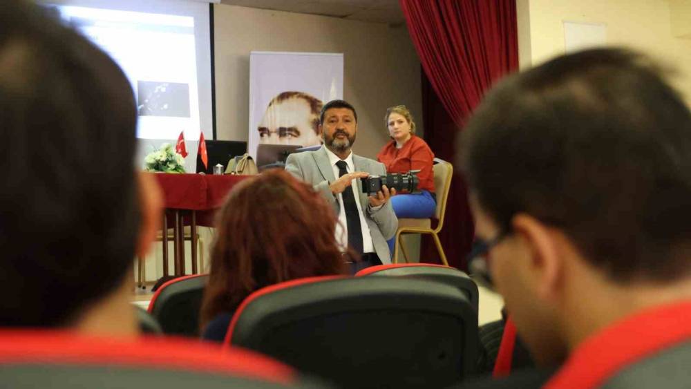 Aydın&rsquo;da gen&ccedil;lere gazetecilik ve dijital i&ccedil;erik &uuml;retimi eğitimi
