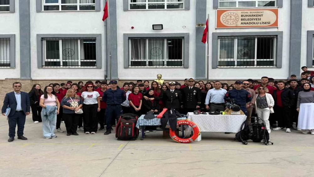 Sahil G&uuml;venlik ekipleri &ouml;ğrencilerle bir araya geldi
