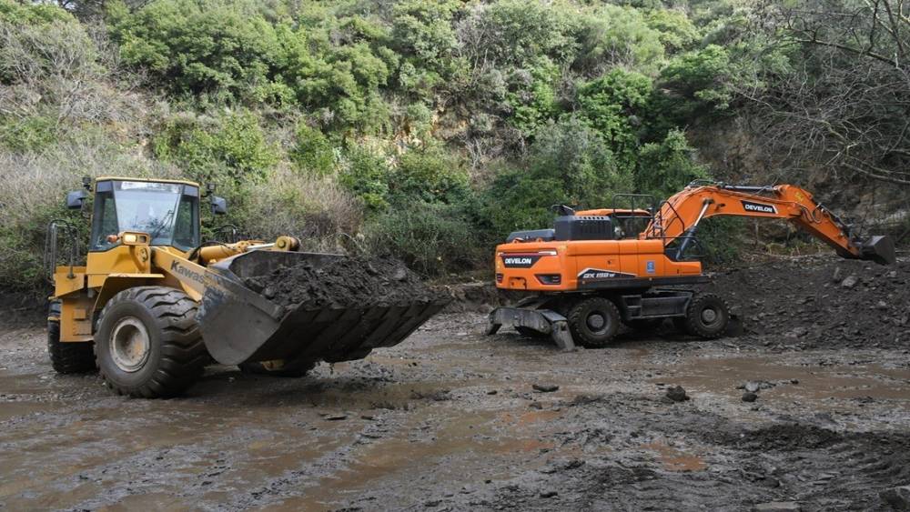 KUŞADASI BELEDİYESİ SELİN YARALARINI SARMAK İ&Ccedil;İN SAHA &Ccedil;ALIŞMALARINI S&Uuml;RD&Uuml;R&Uuml;YOR