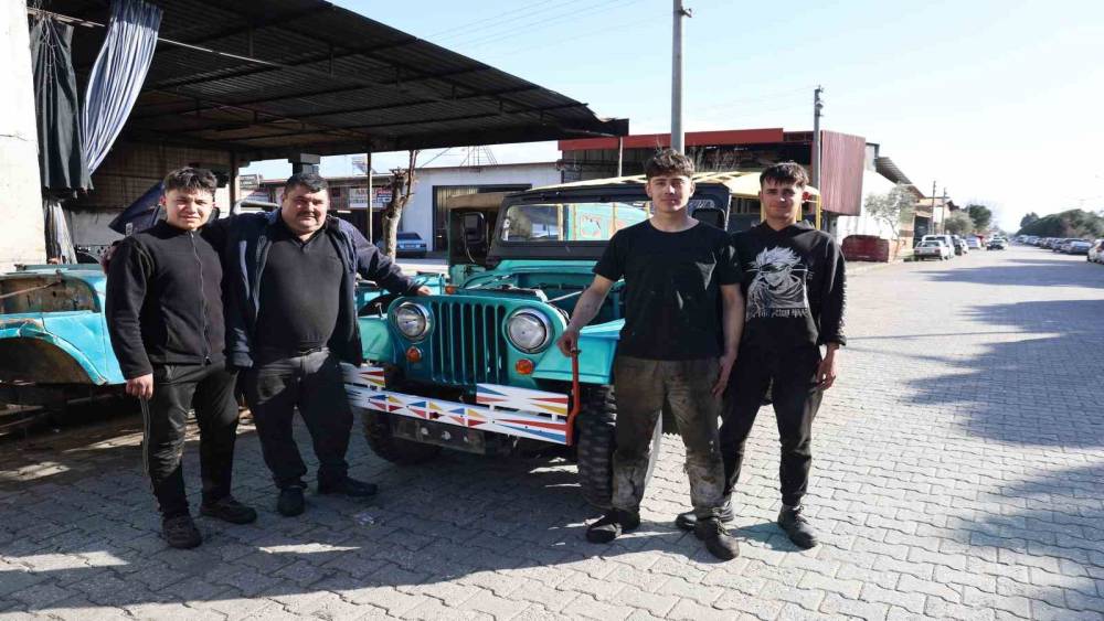 Ali Usta&rsquo;nın elinde metal yığınları nostaljik bir araca d&ouml;n&uuml;ş&uuml;yor