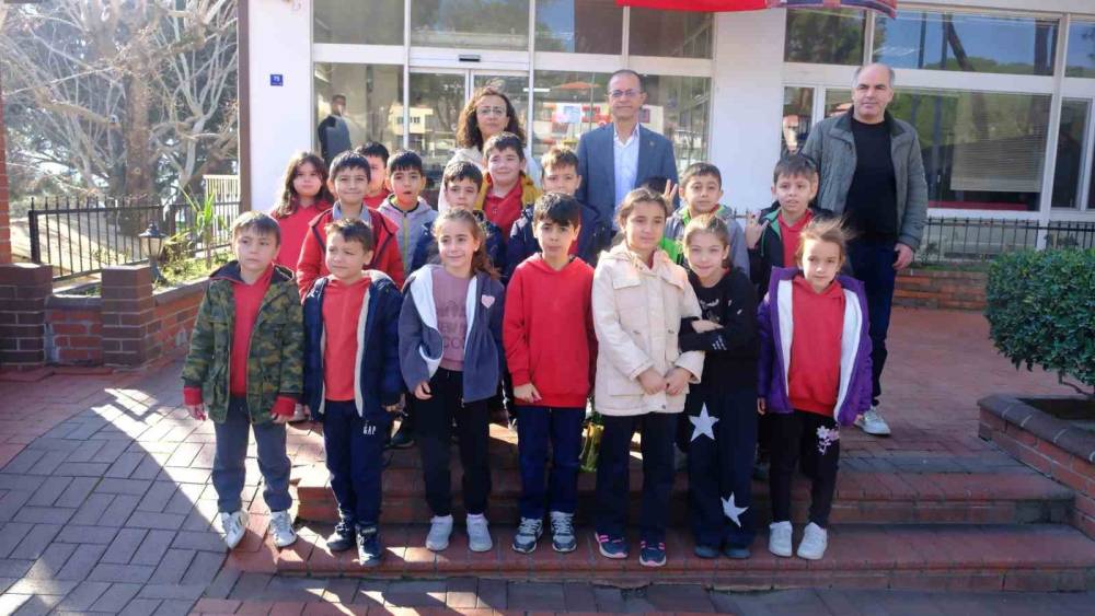 Kuyucak Belediye Başkanı Doğanca, &ouml;ğrencileri belediyede ağırladı