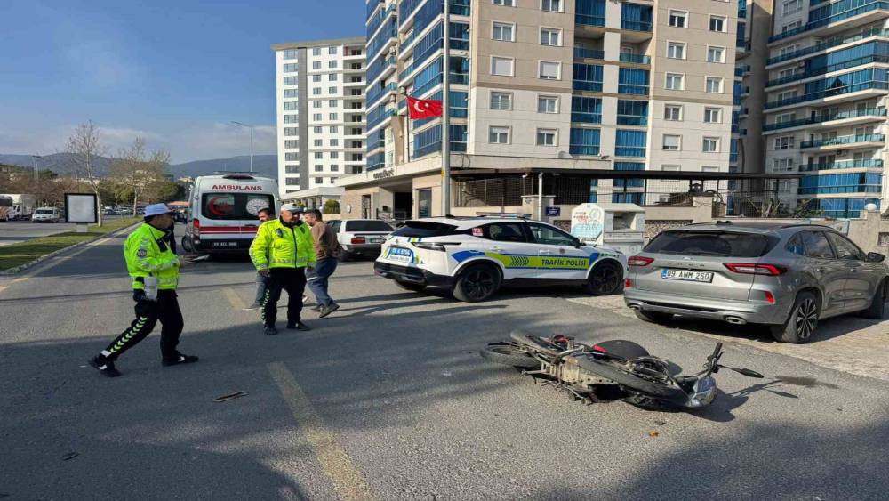 S&ouml;ke&rsquo;de meydana gelen trafik kazasında motosiklet s&uuml;r&uuml;c&uuml;s&uuml; yaralandı

