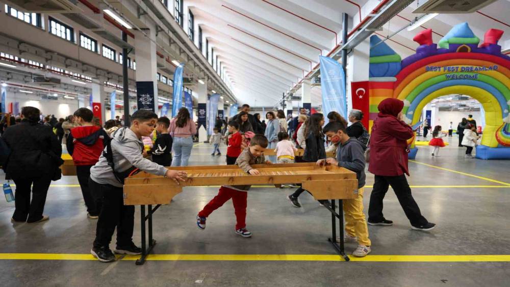 Başkan &Ccedil;er&ccedil;ioğlu&rsquo;ndan &ccedil;ocuklara 23 Nisan hediyesi
