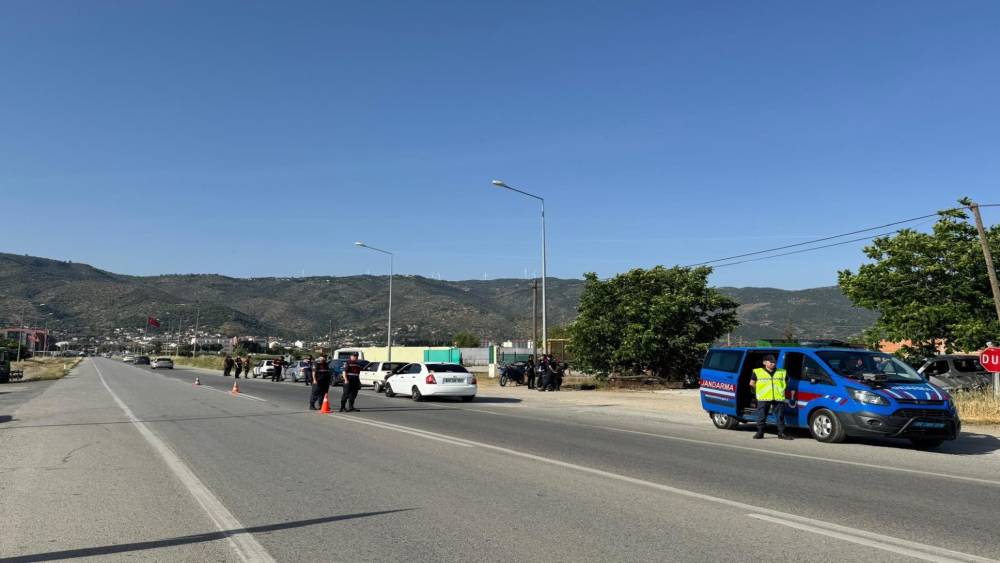 Kurallara uymayan 8 sürücü cezadan kaçamadı
