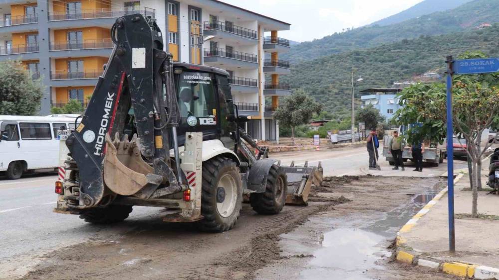 Bozdoğan&rsquo;da yağışın izleri siliniyor
