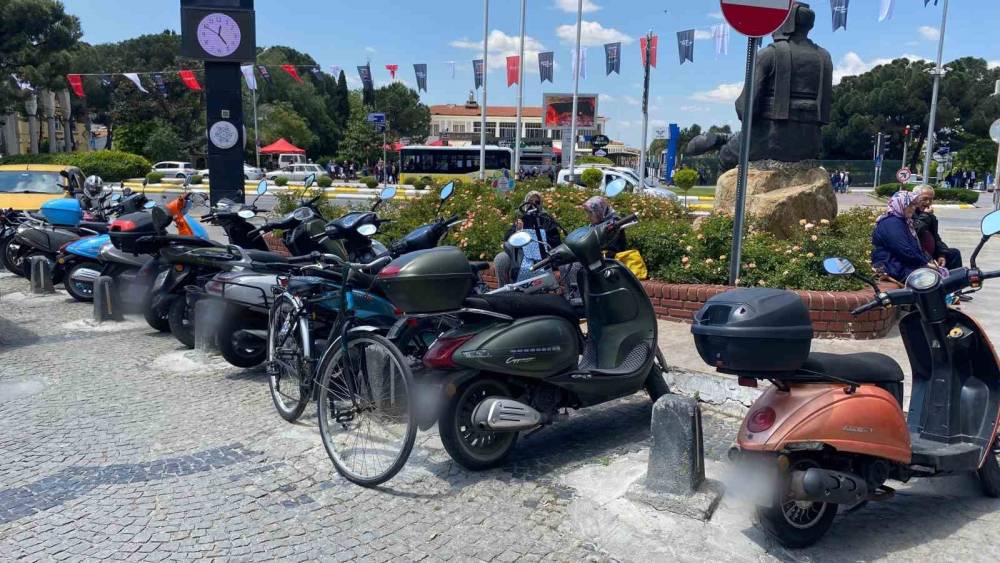 Yoğun trafikten ka&ccedil;an vatandaşlar motosiklete y&ouml;neliyor
