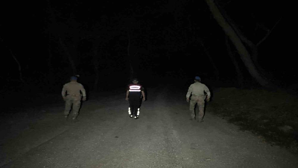 Jandarmadan tarlalarda hırsızlığa karşı nöbet
