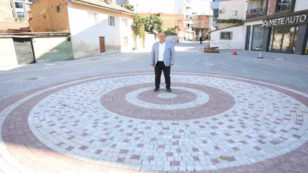 Başkan Kaya, İstiklal Mahallesi&rsquo;nde &ccedil;alışmaları yerinde inceledi
