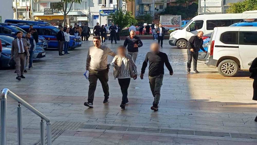 Aydın&rsquo;da polisten ka&ccedil;an silahlı tehdit ş&uuml;phelisi adliyeye sevk edildi