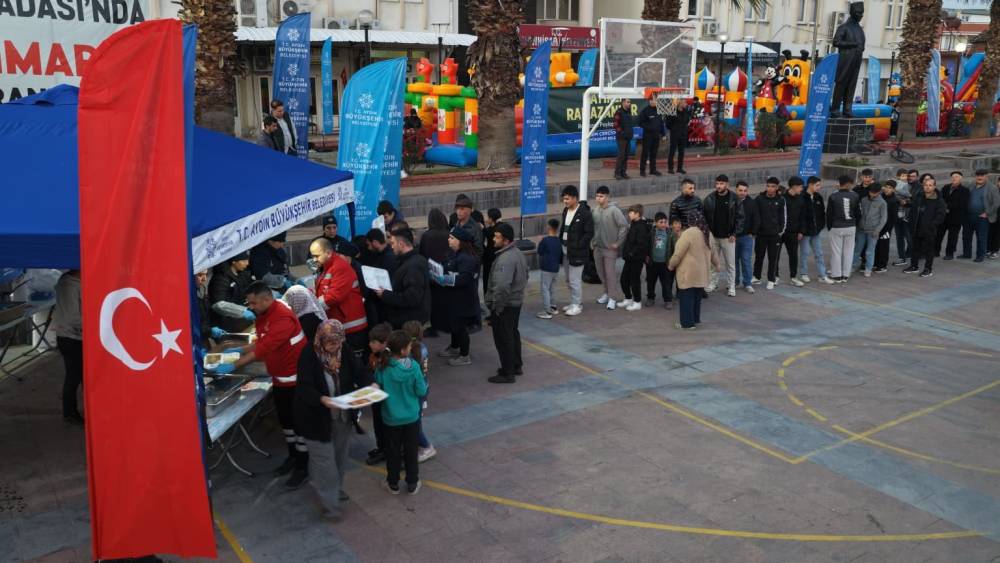 Aydın B&uuml;y&uuml;kşehir Belediyesi&rsquo;nin Ramazan etkinlikleri Sultanhisarlılarla buluştu
