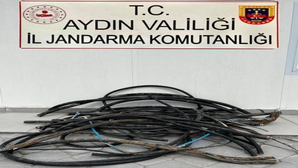 Fabrikadan bakır kablo &ccedil;aldılar, yakalandılar