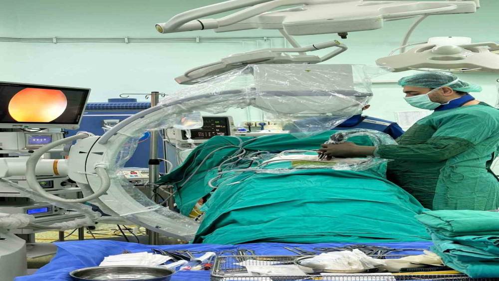 Aydın Devlet Hastanesi&rsquo;nde kapalı bel fıtığı ameliyatı ilk kez uygulandı
