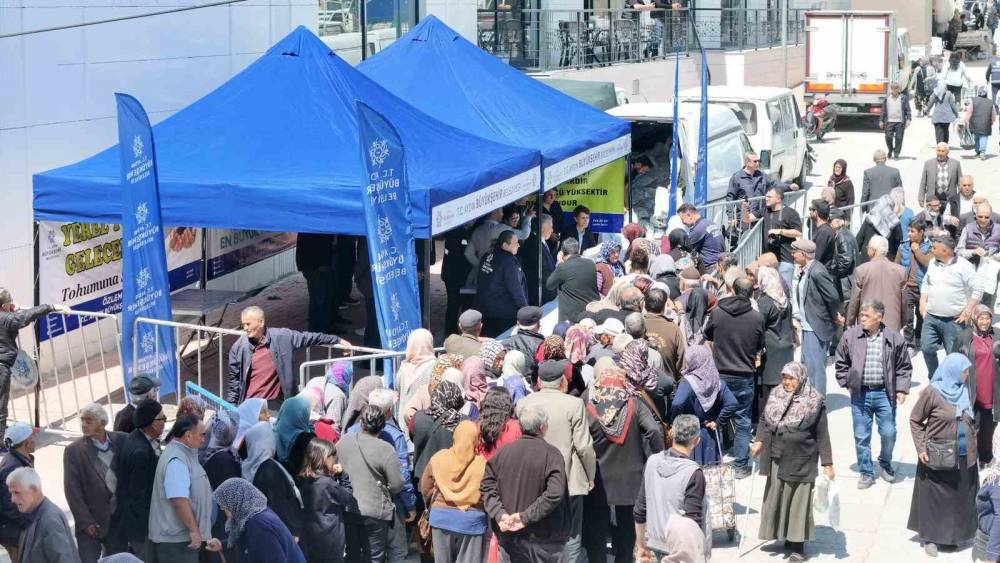 Sultanhisar ve Buharkent&rsquo;te binlerce fide vatandaşlarla buluştu
