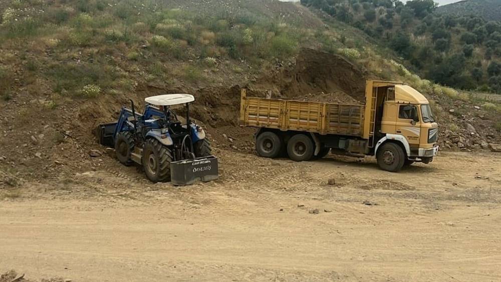 Toprak yığının altında kalan genç hayatını kaybetti
