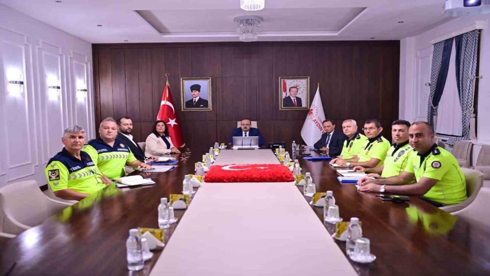 AYDIN'DA TRAFİK GÜVENLİĞİ MASAYA YATIRILDI 